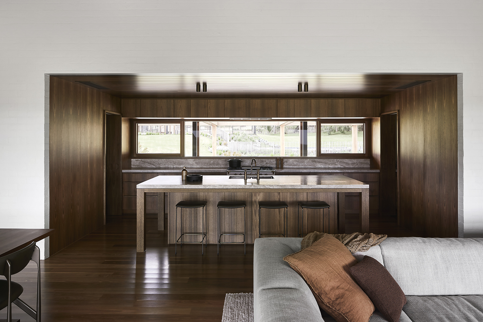 Interior photograph of Mornington Peninsula House by Sharyn Cairns